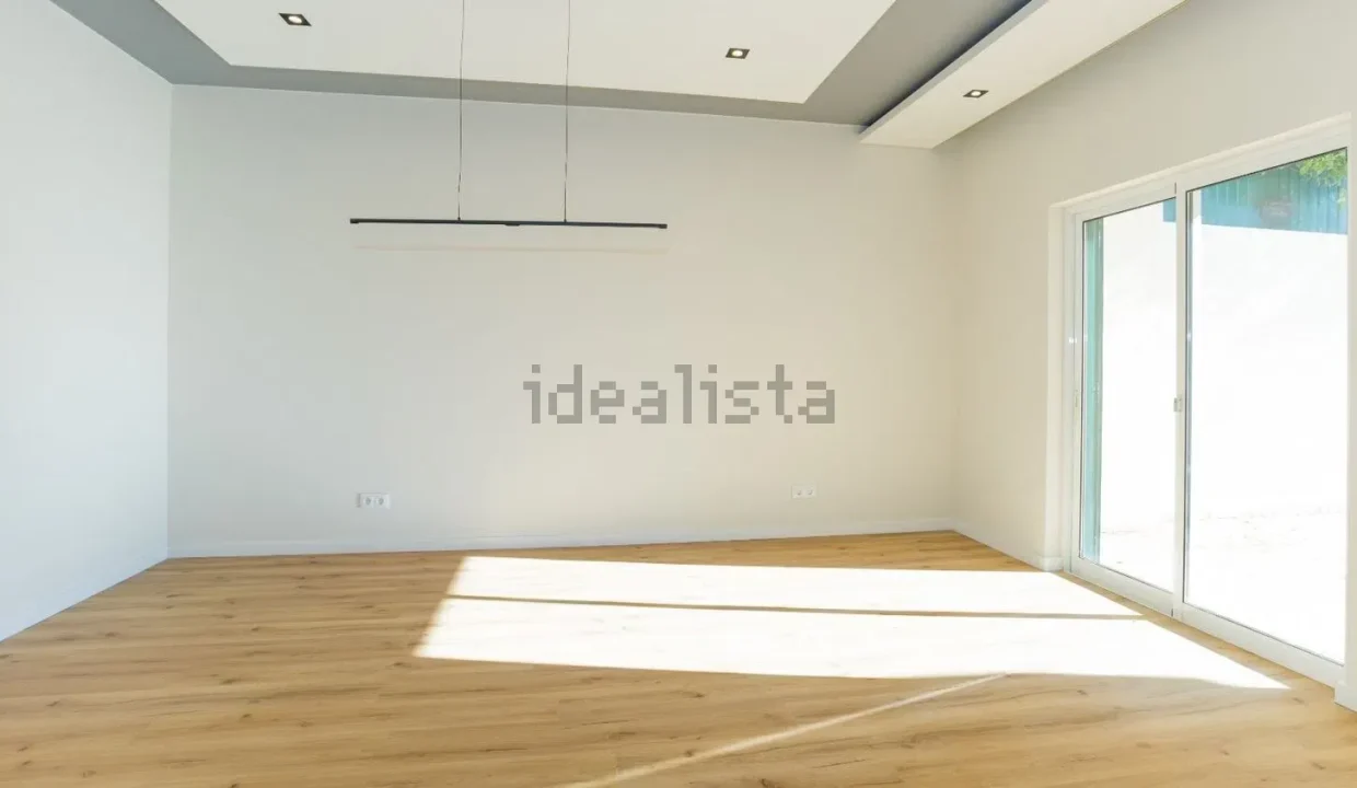 270096873